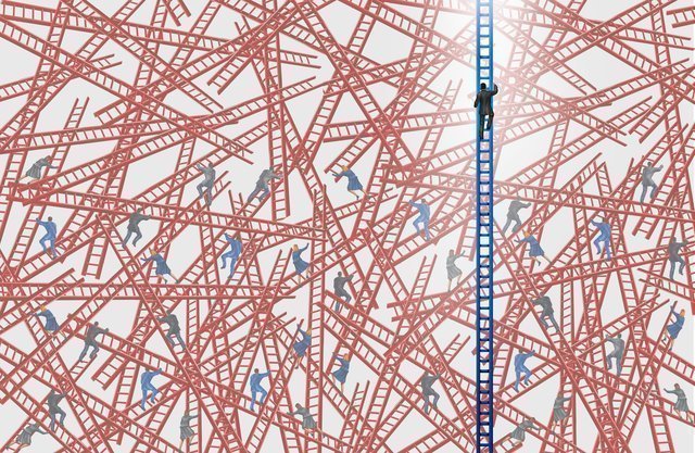 「言葉」の落とし穴ーー(後編)私が考えるイノベーションに必要な3つの要素 たくさんの混乱したはしごと、順調に上る1人のビジネスマン