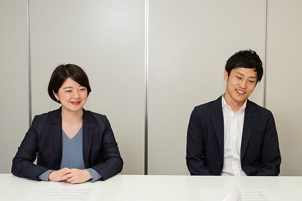 事前勉強会の実施でメディア露出に成功:動画マーケットプレイス『CM STUDIO』ローンチ広報PR インタビューに答える本岡さんと石川さん