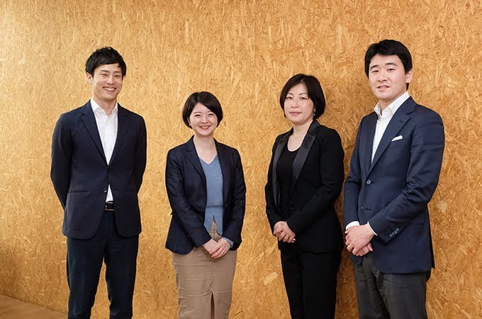 事前勉強会の実施でメディア露出に成功:動画マーケットプレイス『CM STUDIO』ローンチ広報PR 写真は、左から、本岡さん、石川さん、島、神村