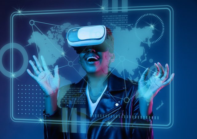 VRゴーグルをつけた女性