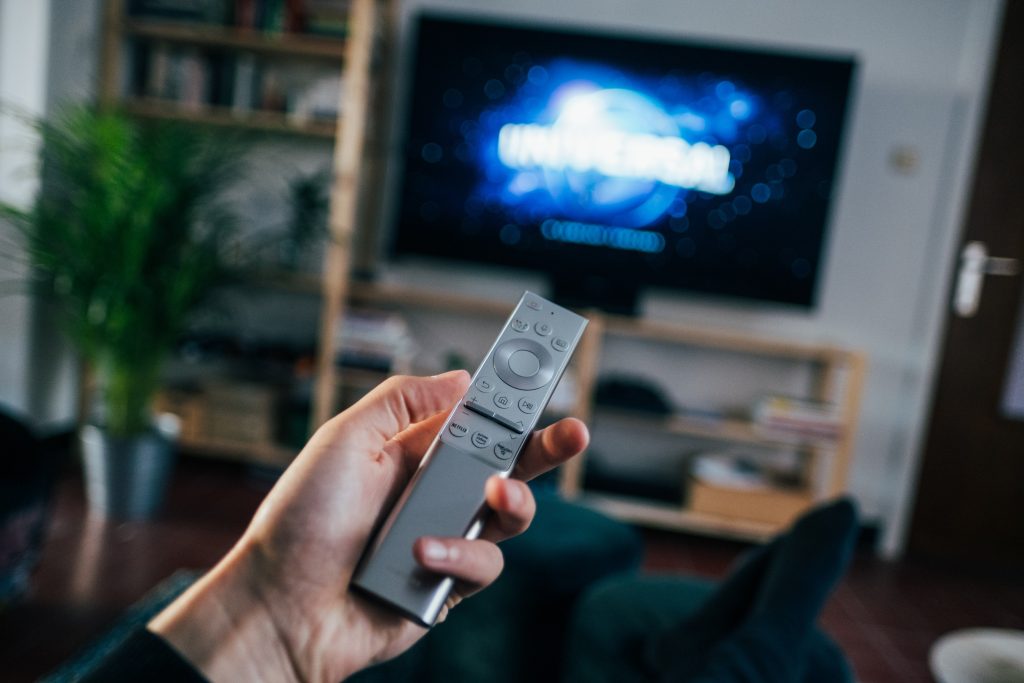 TVer広告 制作・運用サービス テレビとリモコン
