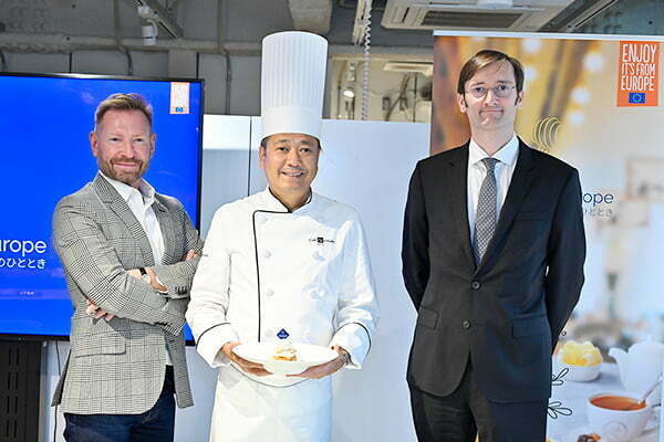Laurent Damiens (CNIEL)、鎧塚俊彦シェフ、Jérôme Perdreau氏 (フランス大使館)